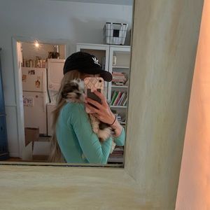 Meet your Posher, Adina